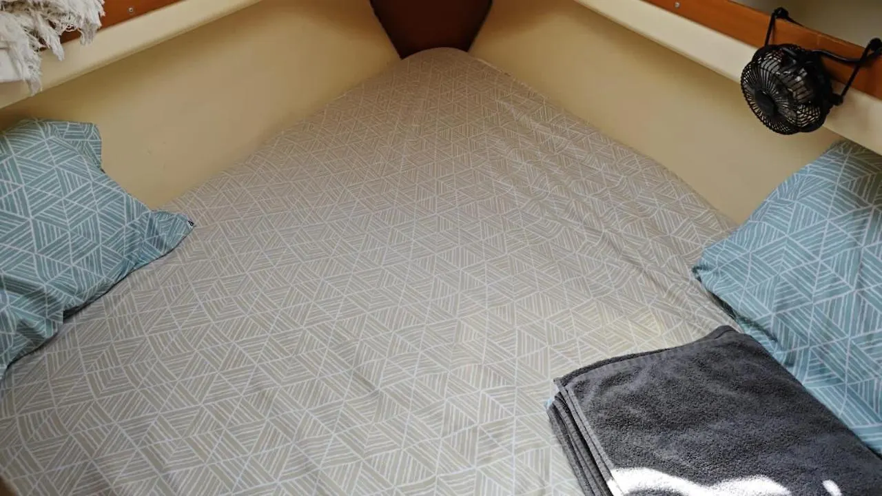 Velero Barcelona Yatch Hotel Les Botigues de Sitges Botel